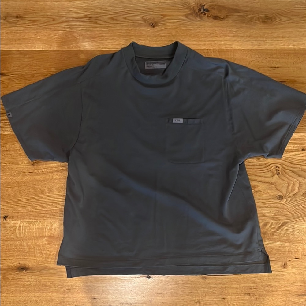 Figs FIGSPRO mock neck short sleeve top